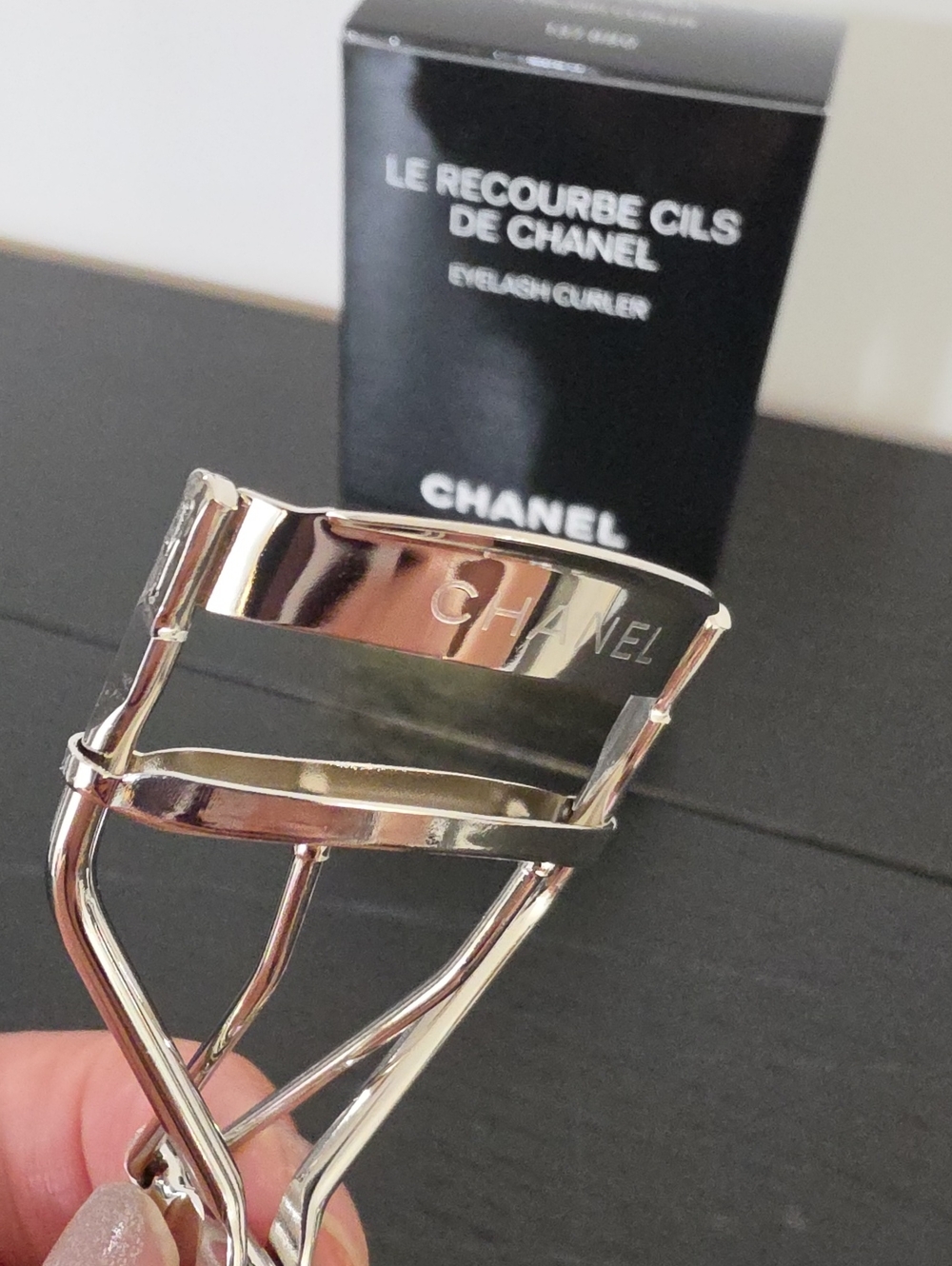 New Chanel Silver Eyelash Curler - Picture 4 of 4